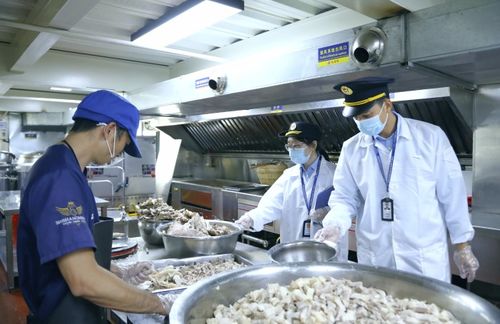 守护舌尖上的安全 南宁市开展餐饮企业中央厨房及供应链专项检查